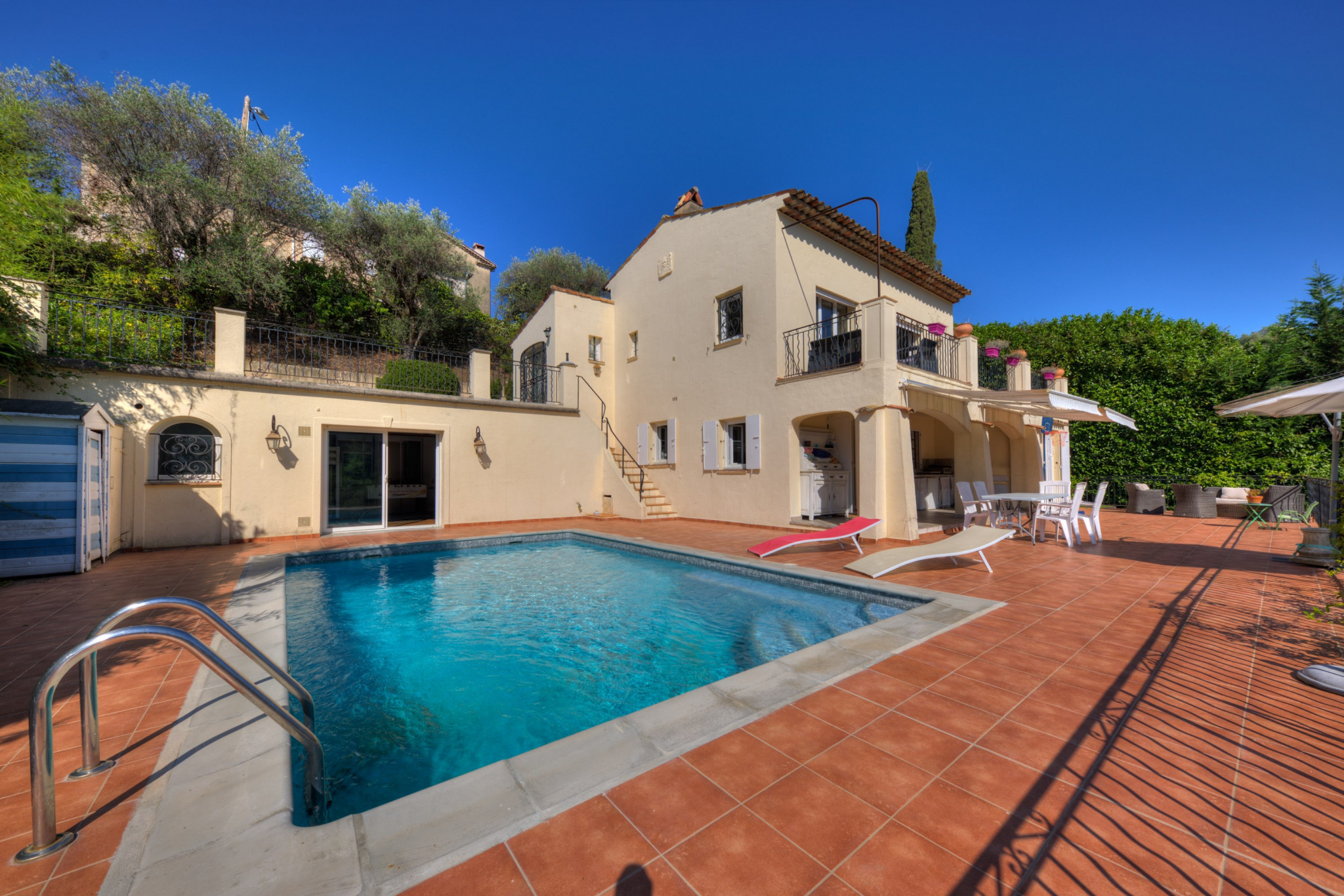 Vente Villa 5 Pièces 200m² Avec Piscine à Saint-Paul-De-Vence