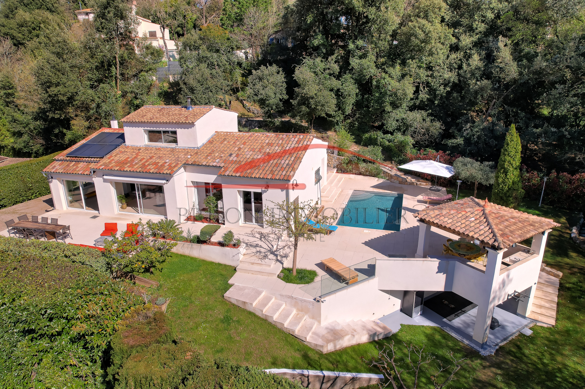 Élégante villa familiale avec piscine chauffée, studio indépendant et potentiel d’agrandissement