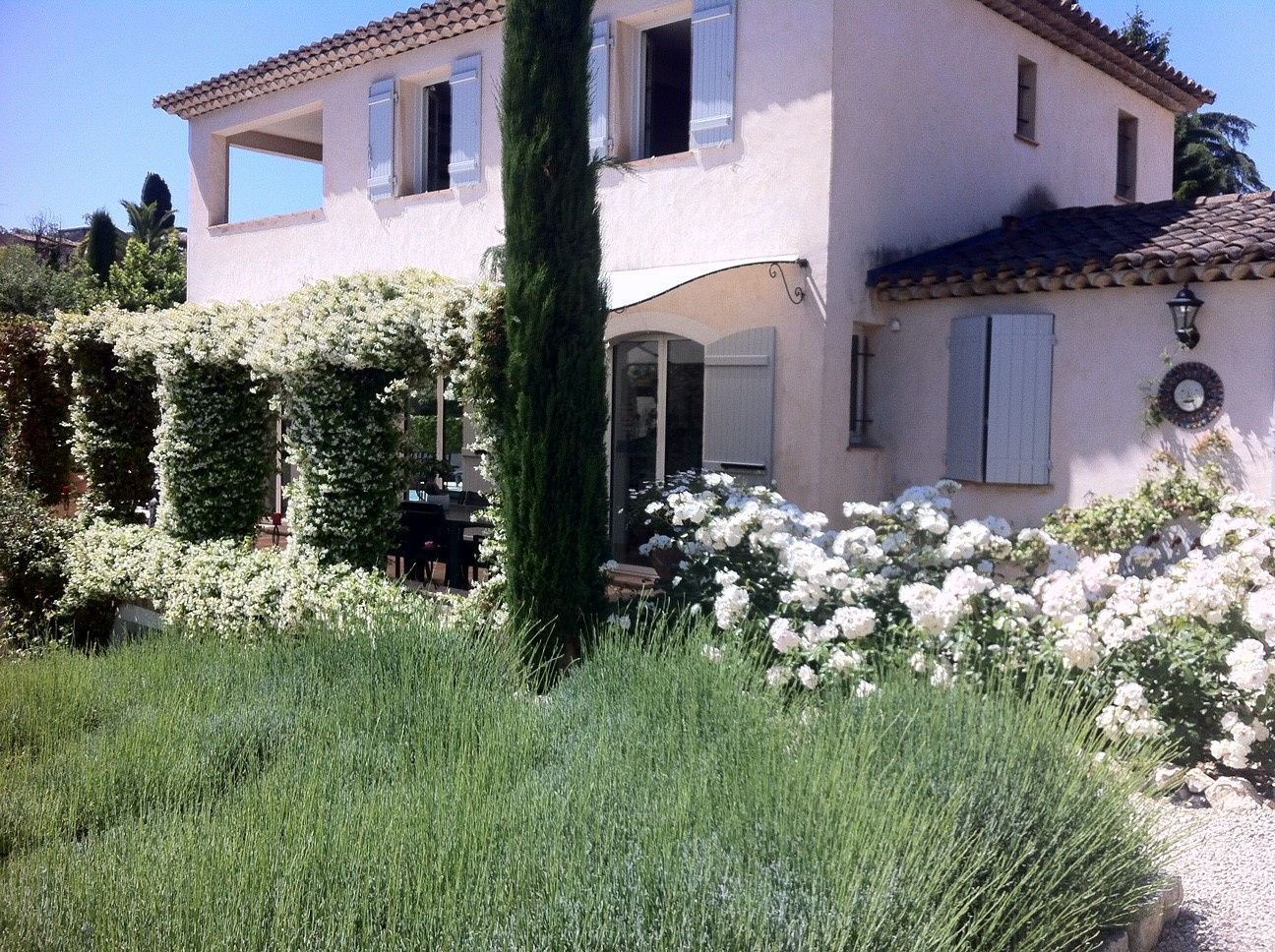Dans le village, villa récente avec vue carte postale sur St Paul de Vence