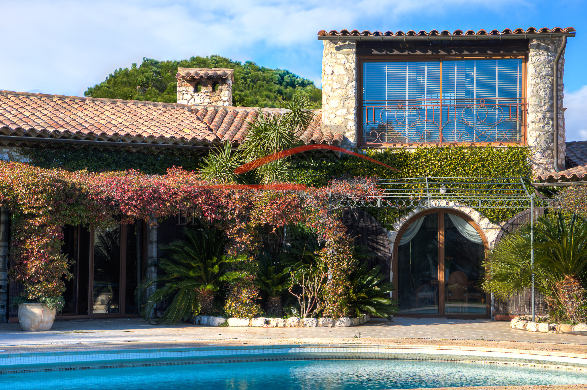 Villa de luxe à Biot, domaine sécurisé et vue mer, Côte d'Azur.