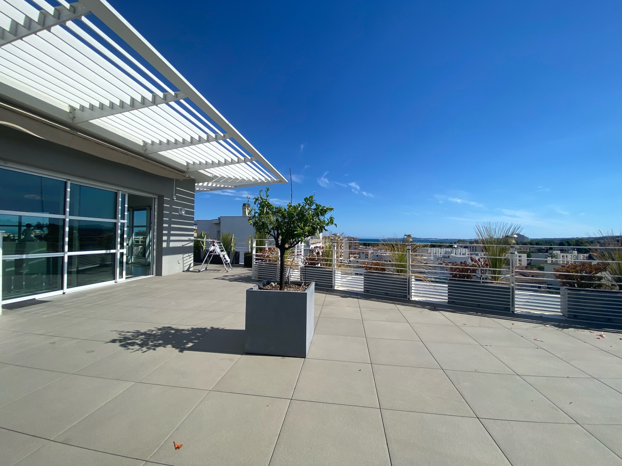 À vendre   Cagnes-sur-Mer   Penthouse 4 pièces avec terrasse panoramique de 127m2 et double garage